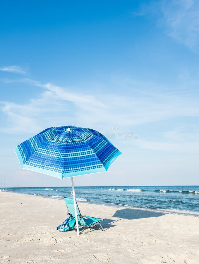 Silla y paraguas de playa