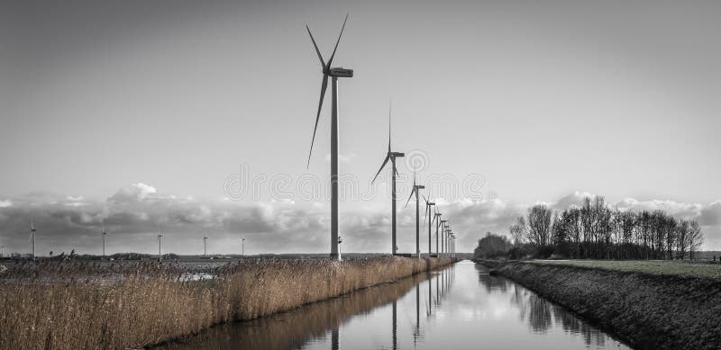 Silniki wiatrowi zbiera energię w Holandia zdjęcia stock Silniki wiatrowi zbiera energię w Holandia zdjęcia stock