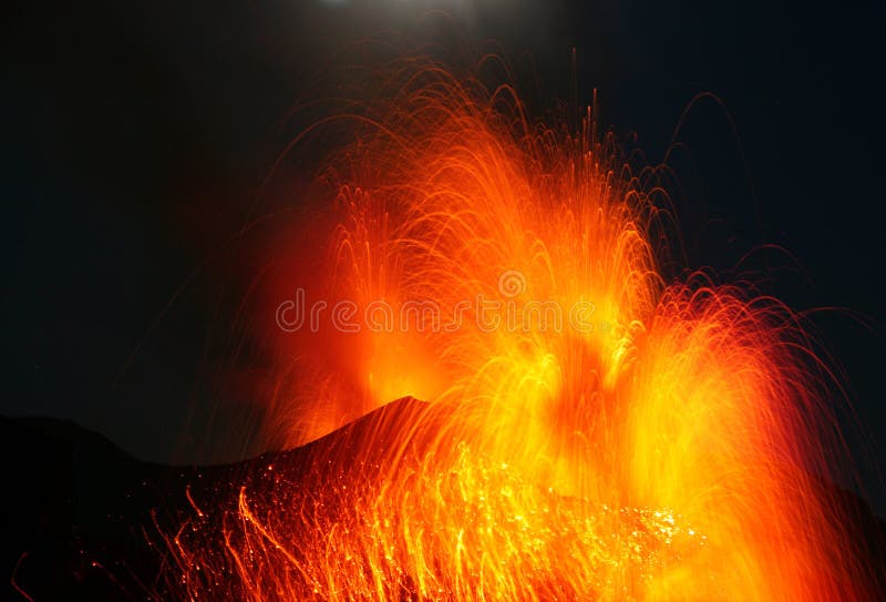 Silny erupcja wulkanu Stromboli wybuchać obrazy royalty free Silny erupcja wulkanu Stromboli wybuchać obrazy royalty free