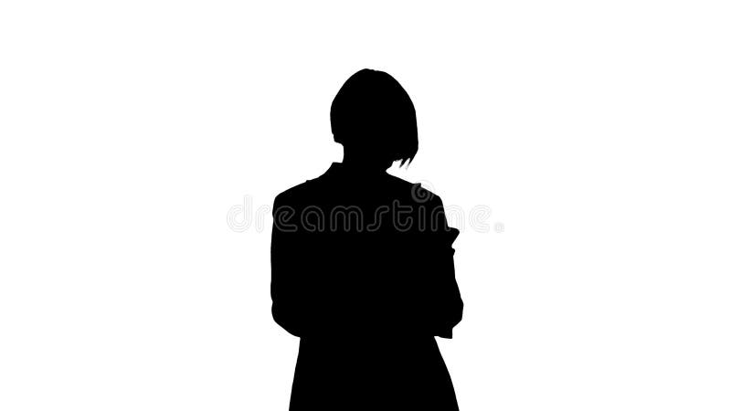 Silueta cansada madura mujer de negocios usando smartphone. libre illustration