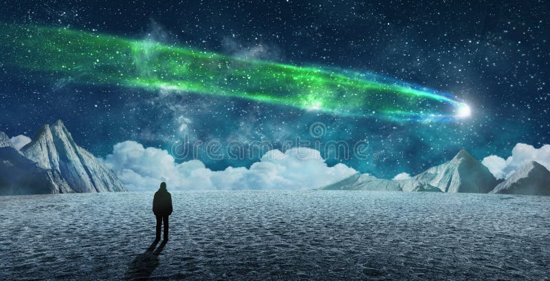 Silueta de un hombre y cielo estrellado nocturno en un paisaje surrealista foto de archivo