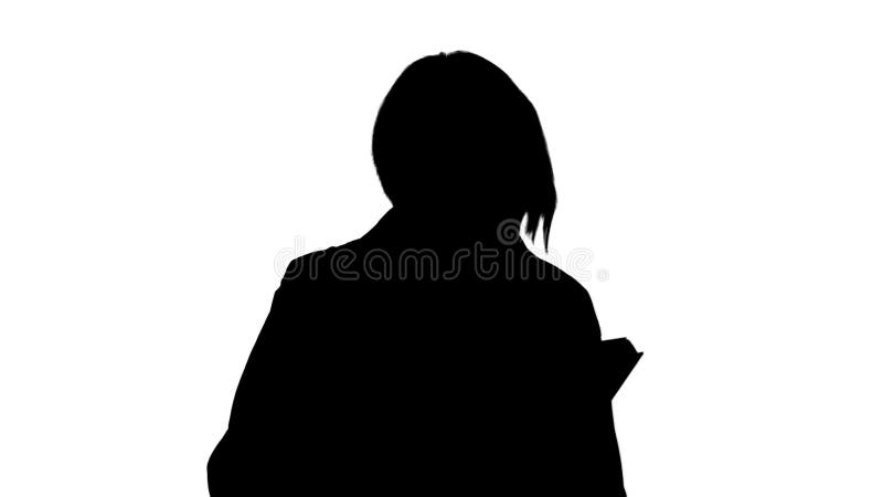Silueta señora mayor mujer leyendo viejo libro con gafas. ilustración del vector