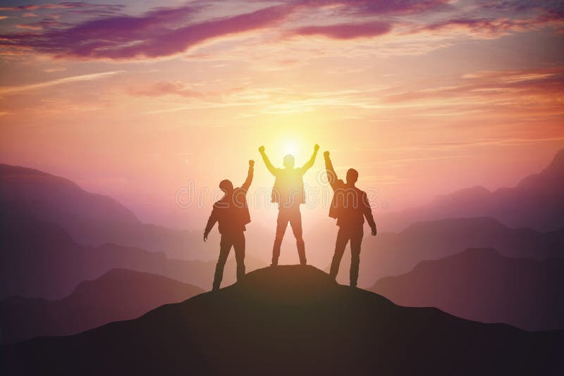 Siluetta del gruppo sulla montagna fotografia stock libera da diritti Siluetta del gruppo sulla montagna fotografia stock libera da diritti