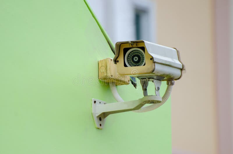 Silver CCTV Camera on the green wall Closed Circuit Television camera on green background royalty free stock image Silver CCTV Camera on the green wall Closed Circuit Television camera on green background royalty free stock image