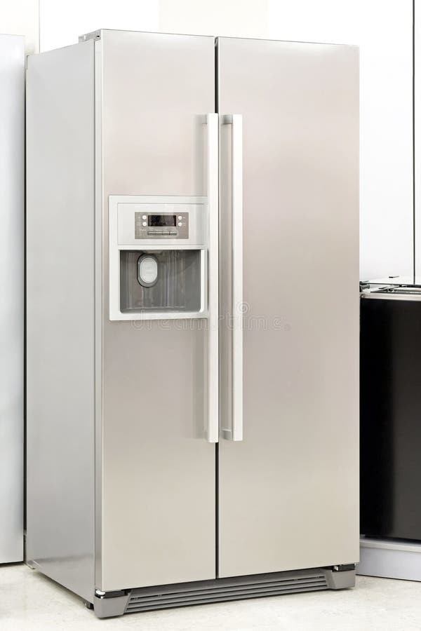 Argento frigorifero due volte porta produttore.