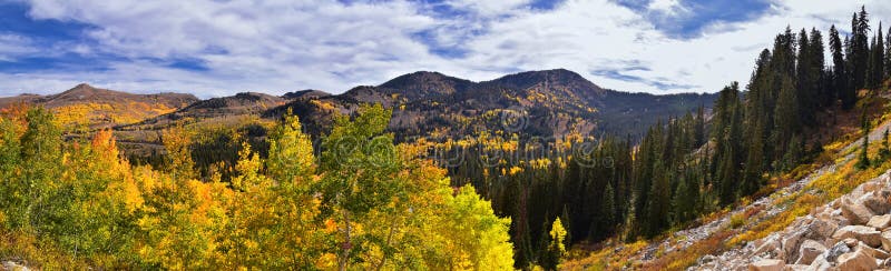 Silver Lake par la station de vacances de solitude et de Brighton Ski en grand canyon de peuplier Vues panoramiques des traînées photo stock Silver Lake par la station de vacances de solitude et de Brighton Ski en grand canyon de peuplier Vues panoramiques des traînées photo stock