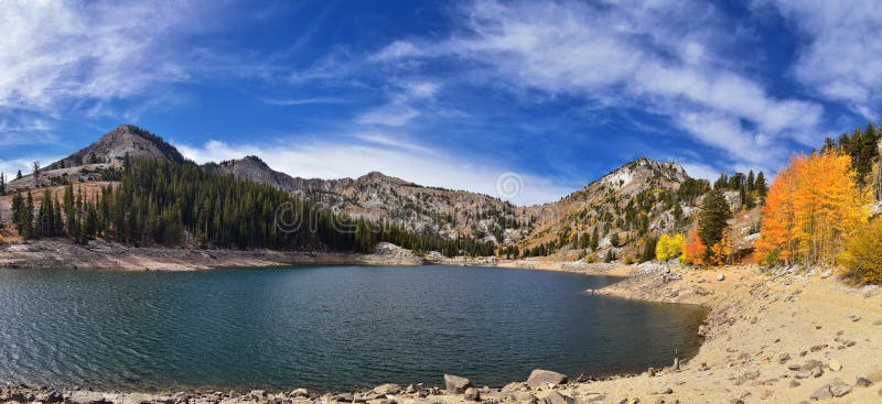 Silver Lake par la station de vacances de solitude et de Brighton Ski en grand canyon de peuplier Vues panoramiques des traînées images libres de droits Silver Lake par la station de vacances de solitude et de Brighton Ski en grand canyon de peuplier Vues panoramiques des traînées images libres de droits
