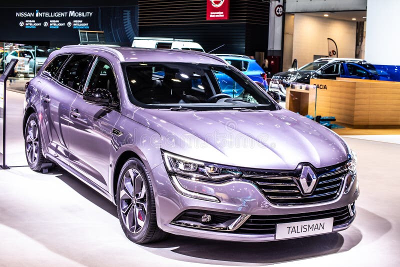 Silver Renault Kadjar, Brussels Motor Show, CMF-CD Platform, Compact SUV  Produced by Renault Editorial Stock Photo - Image of french, future:  168128648