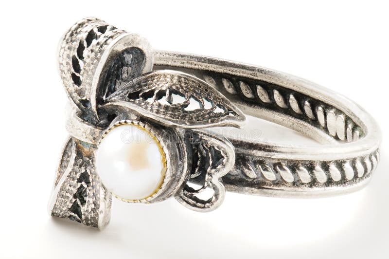 Silver ring with pearls