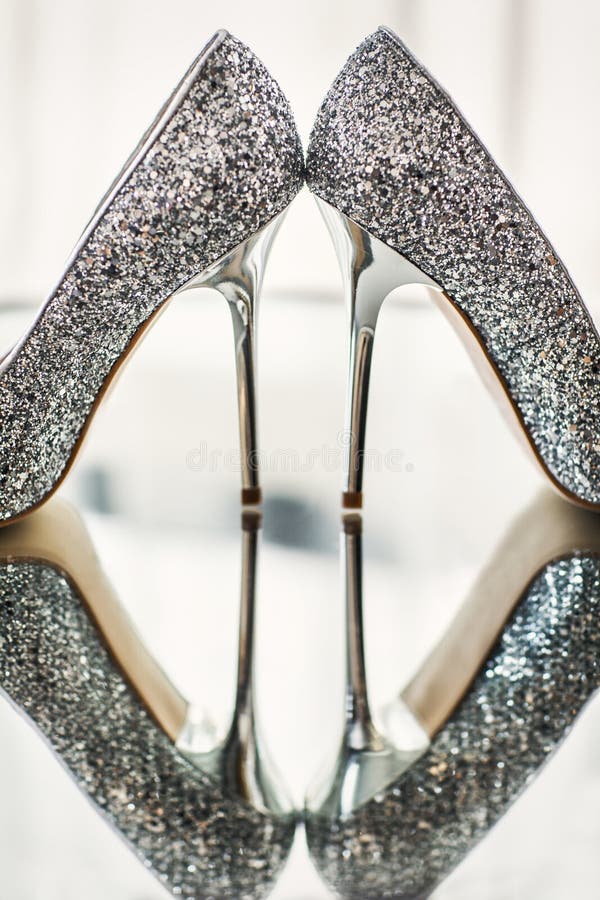 Wedding shoes on a mirror royalty free stock photos Wedding shoes on a mirror royalty free stock photos