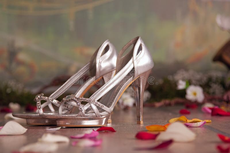 Silver womans shoes with petals