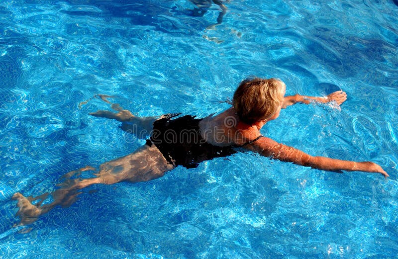 simningkvinna arkivfoto