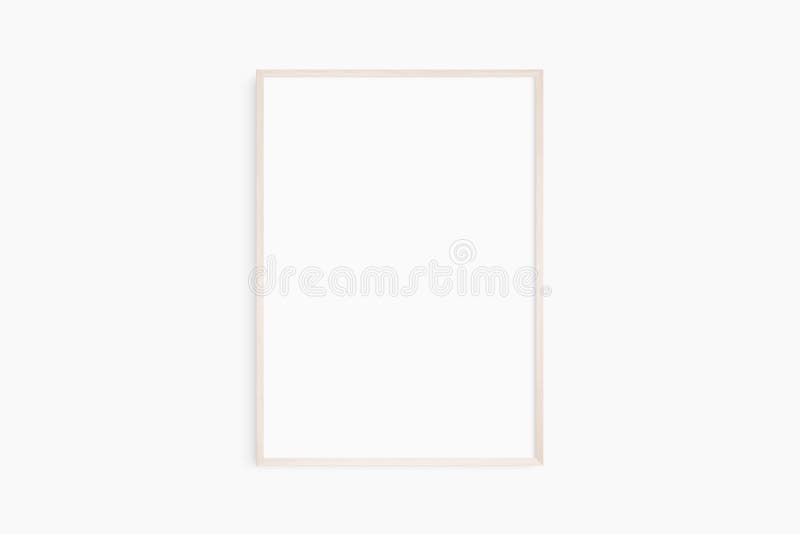Simulación de marco 5x7 50 x 70 a4 a3 a2 a1. mofa de marco de madera clara única. luminoso y moderno. retrato. vertical ilustración del vector