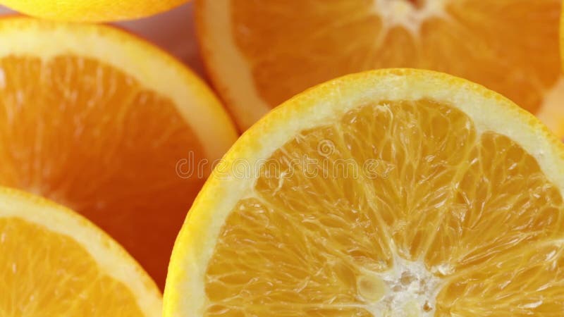 Sinaasappelen in de helft voor sap worden gesneden dat