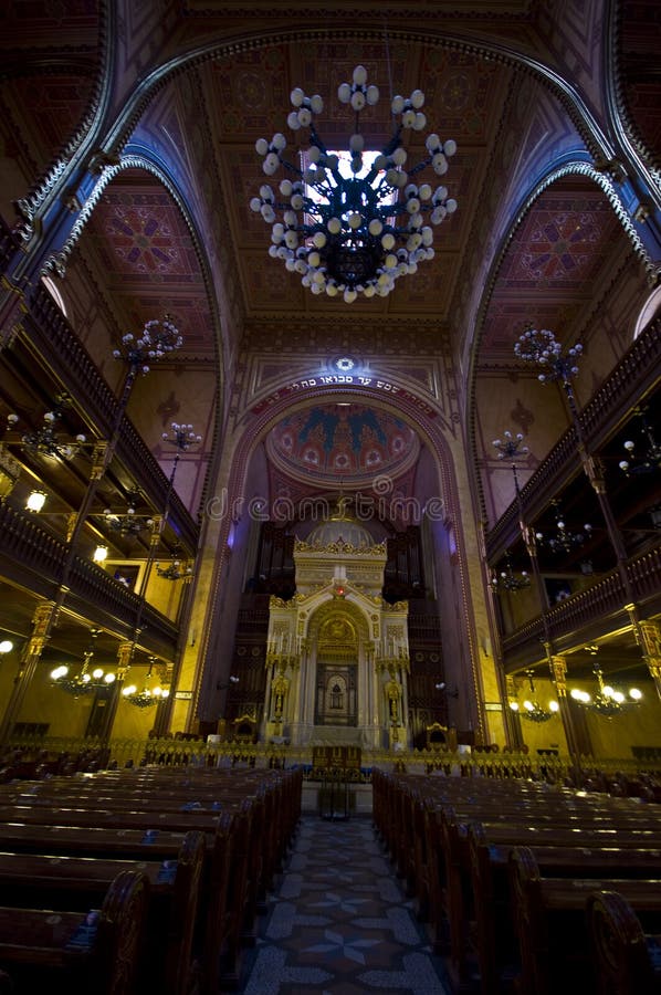 Sinagoga em Budapest foto editorial. Imagem de judeus - 54477791