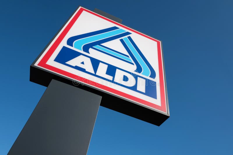 Aldi sinal contra céu azul fotografia de stock