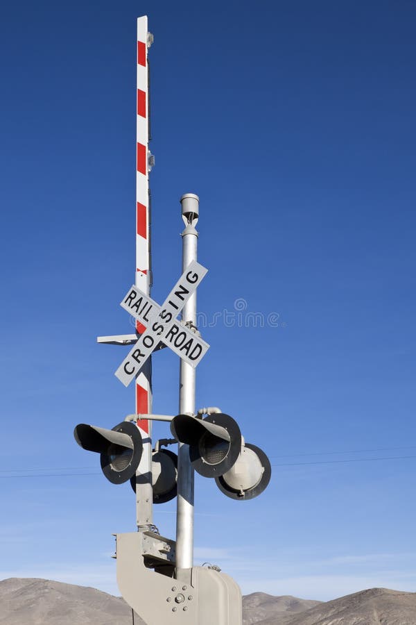 Sinal de cruzamento da estrada de trilho foto de stock Sinal de cruzamento da estrada de trilho foto de stock