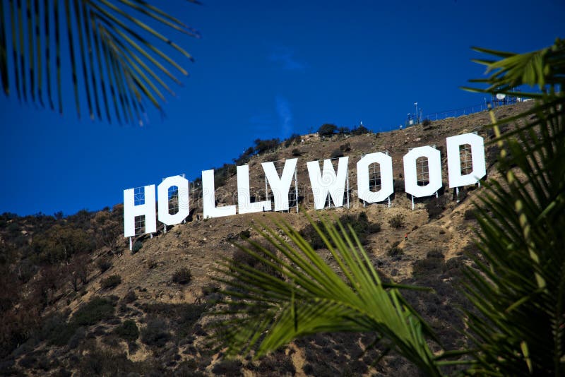 Sinal De Hollywood Em Los Angeles No Céu Azul Foto de Stock