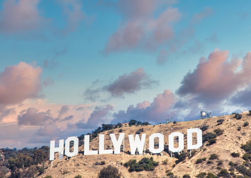 Sinal De Hollywood Em Los Angeles No Céu Azul Foto de Stock