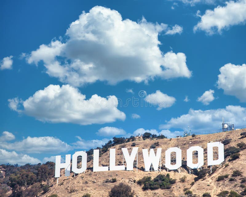 los angeles, eua - julho de 2022 sinal de hollywood sob o céu azul