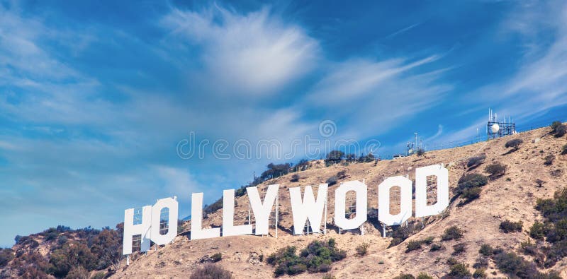 los angeles, eua - julho de 2022 sinal de hollywood sob o céu azul