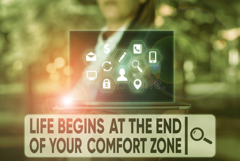 Sinal de texto mostrando que a vida começa no final da sua zona de conforto Foto conceitual Faça as mudanças evoluírem