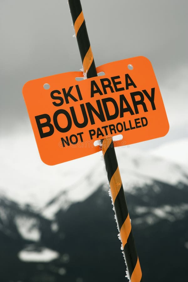 Sinal do limite da fuga da área do esqui.