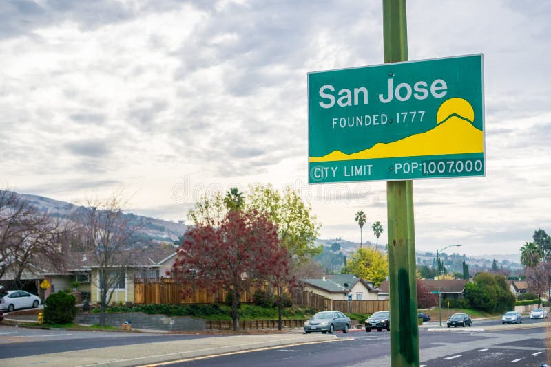 Sinal do limite de cidade de San Jose actualizado, Califórnia imagens de stock Sinal do limite de cidade de San Jose actualizado, Califórnia imagens de stock