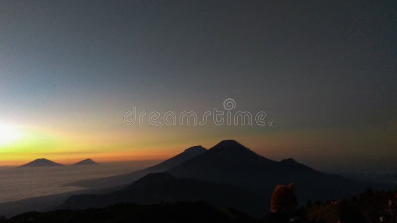 Sindoro que sumbing da montanha do prahu fotografia de stock Sindoro que sumbing da montanha do prahu fotografia de stock