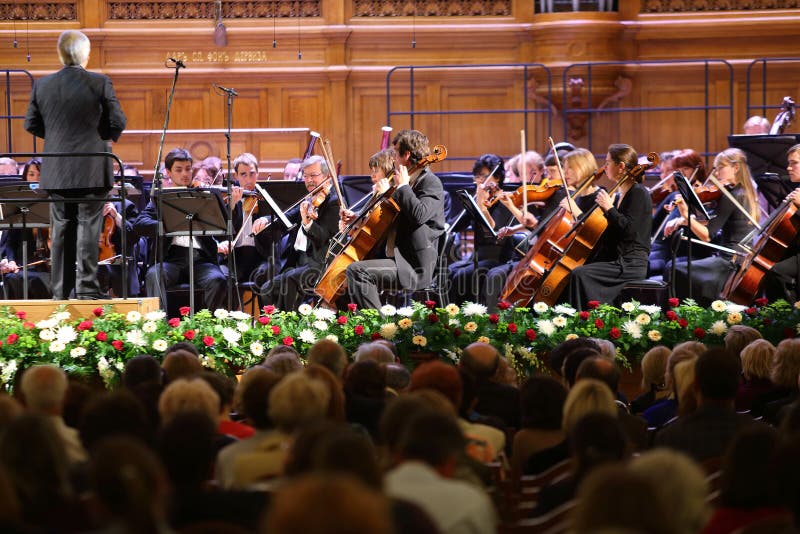 Sinfonieorchester am Galaabend lizenzfreie stockfotos Sinfonieorchester am Galaabend lizenzfreie stockfotos
