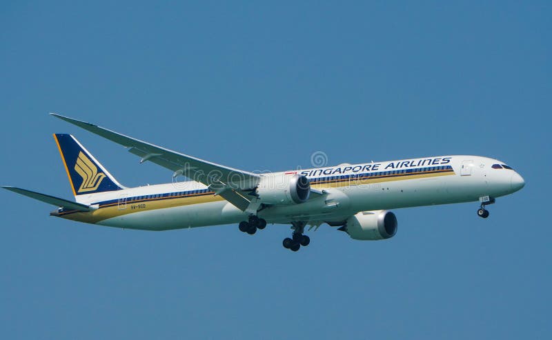 Singapore Airlines Boeing 787-10 Dreamliner Landing