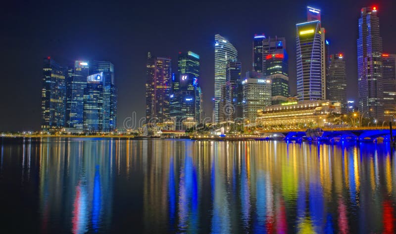 Singapore alla notte immagine stock Singapore alla notte immagine stock