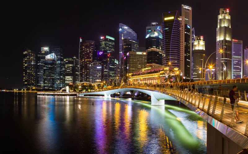 Singapore alla notte fotografia stock libera da diritti Singapore alla notte fotografia stock libera da diritti