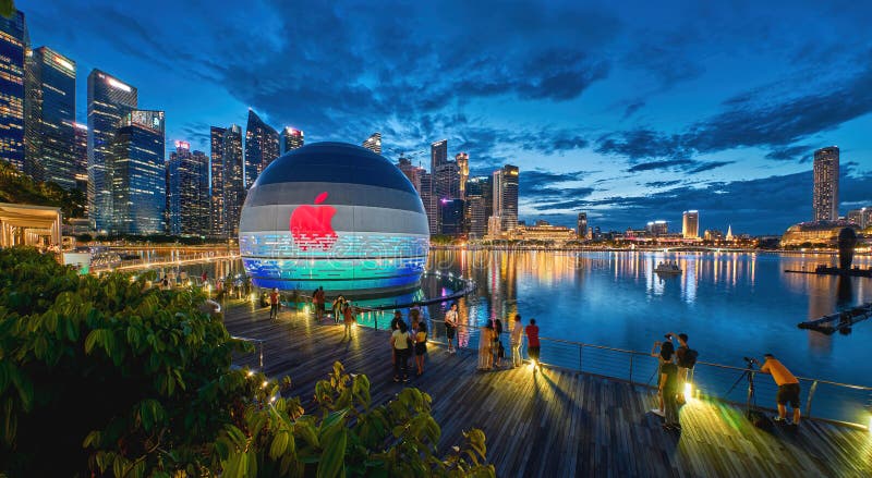 Singapore 2020: Newest Apple Store in Marina Bay Sands Floats on Water  Editorial Image - Image of glass, launches: 195877960