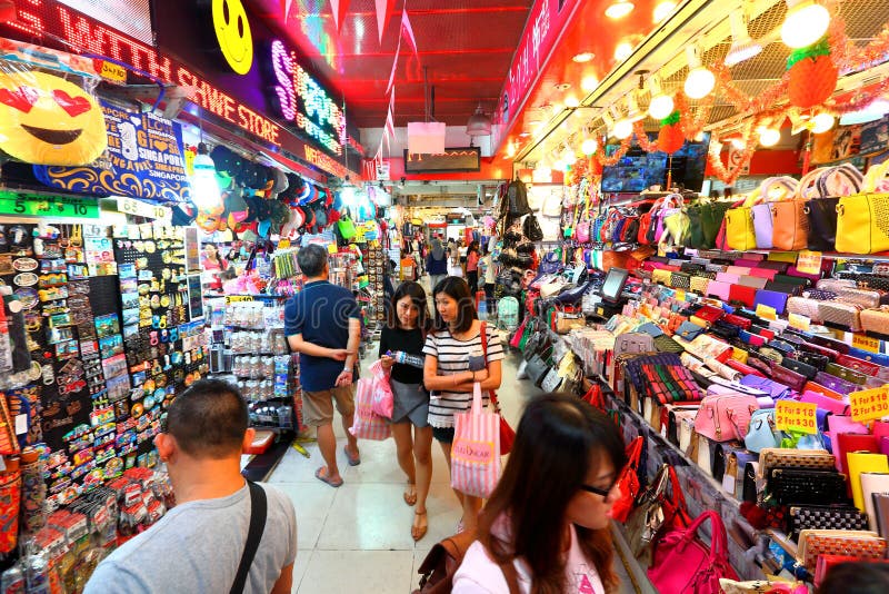 tourist shopping singapore