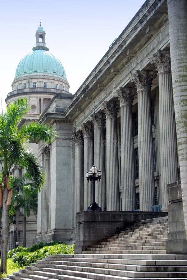 Singapore: Città corridoio e cupola della Corte suprema fotografia stock libera da diritti Singapore: Città corridoio e cupola della Corte suprema fotografia stock libera da diritti