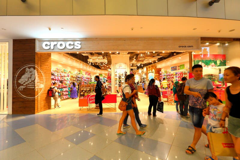 crocs vivocity