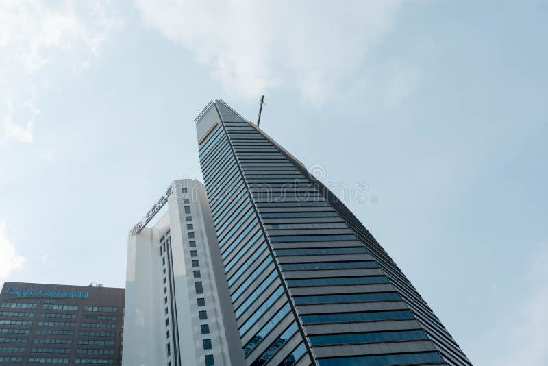 SINGAPORE - 24 DICEMBRE: Vista dei grattacieli in Marina Bay il 24 dicembre 2018 a Singapore Singapore è il quarto del mondo fotografia stock libera da diritti SINGAPORE - 24 DICEMBRE: Vista dei grattacieli in Marina Bay il 24 dicembre 2018 a Singapore Singapore è il quarto del mondo fotografia stock libera da diritti