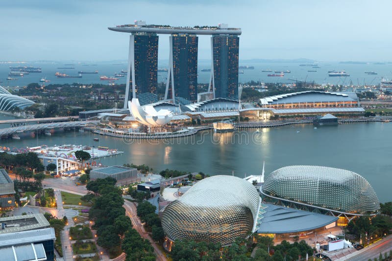 Singapura ao anoitecer fotografia de stock royalty free