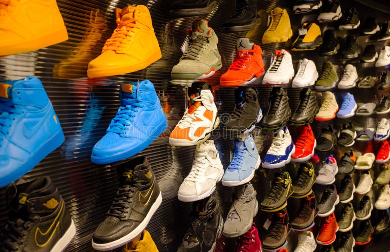 basketball shoe stores