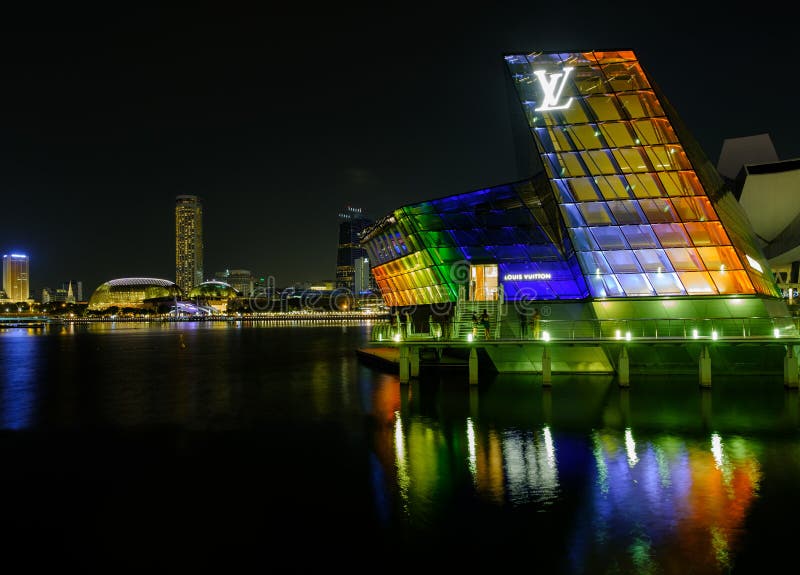 Louis Vuitton At Marina Bay Sands. Editorial Stock Photo - Image of mall, river: 40463683