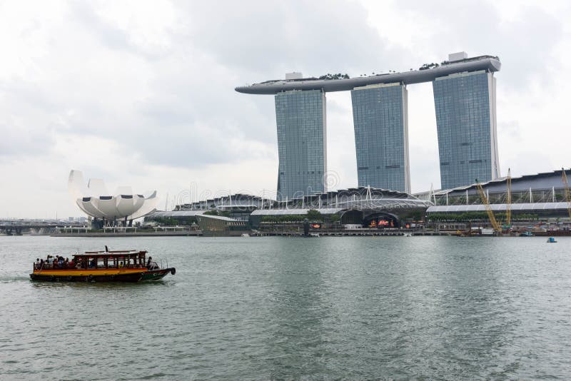 Singapore Marina Bay Sands hotel and River, Singapore, April 14, 2018 royalty free stock images Singapore Marina Bay Sands hotel and River, Singapore, April 14, 2018 royalty free stock images
