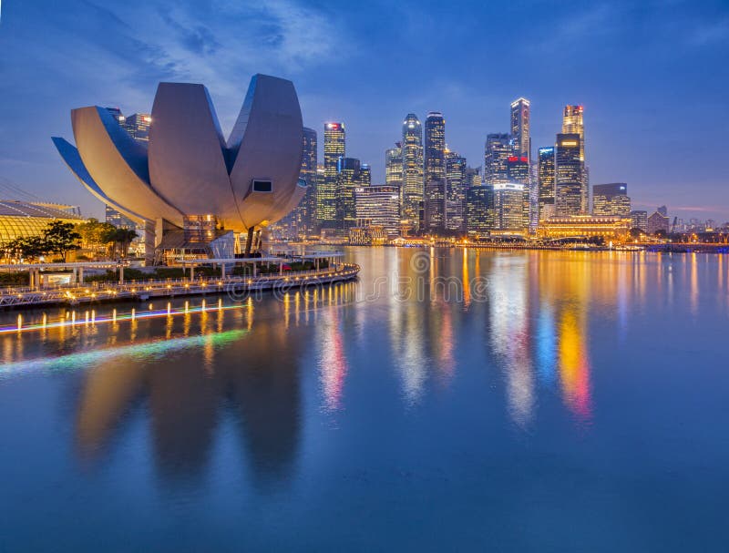 Singapore Skyline at Sunrise Editorial Image - Image of icon, spout ...