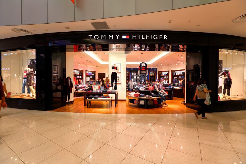 Singapore Tommy Hilfiger redactionele fotografie. Image of manier