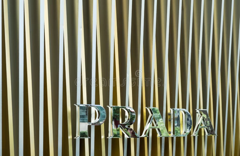 Singapur-29 De Agosto De 2018: Logo De Prada En La Tienda De Prada. Prada  Es Una Empresa Italiana De Ropa De Lujo Fotografía editorial - Imagen de  etiqueta, minorista: 159417512