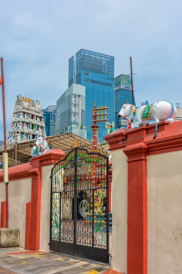 Singapur - 10 de junio de 2018: El templo de Sri Mariamman en Chinatown fotos de archivo libres de regalías Singapur - 10 de junio de 2018: El templo de Sri Mariamman en Chinatown fotos de archivo libres de regalías