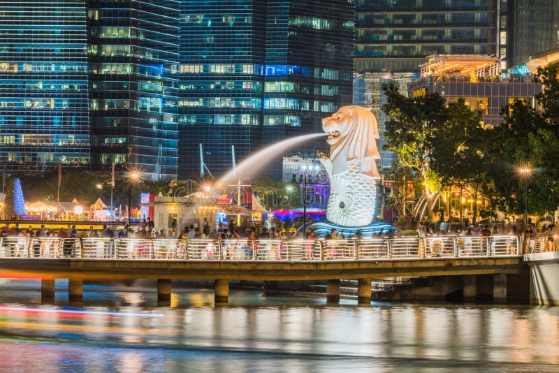 SINGAPUR - 10. DEZEMBER 2016: Merlions-Statue, eine von den ikonenhaften stockfoto SINGAPUR - 10. DEZEMBER 2016: Merlions-Statue, eine von den ikonenhaften stockfoto