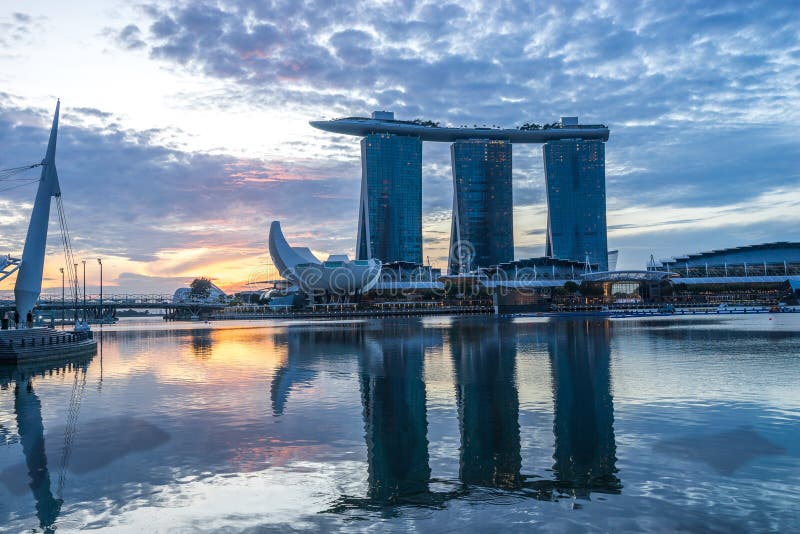 Singapur-, Singapur- - Marina Bay Sands-Hotel und das ArtScience-Museum stockfotografie Singapur-, Singapur- - Marina Bay Sands-Hotel und das ArtScience-Museum stockfotografie