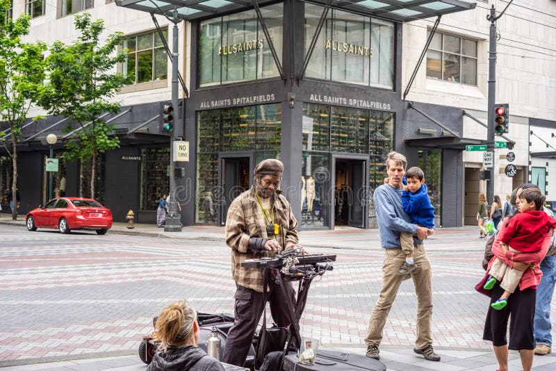 Singer and keyboard player editorial photo. Image of sidewalk 57055496