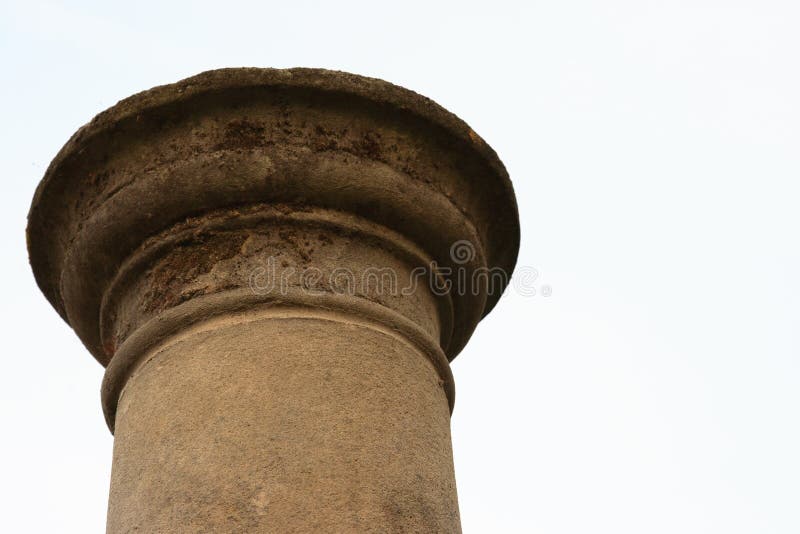 Single stone pillar